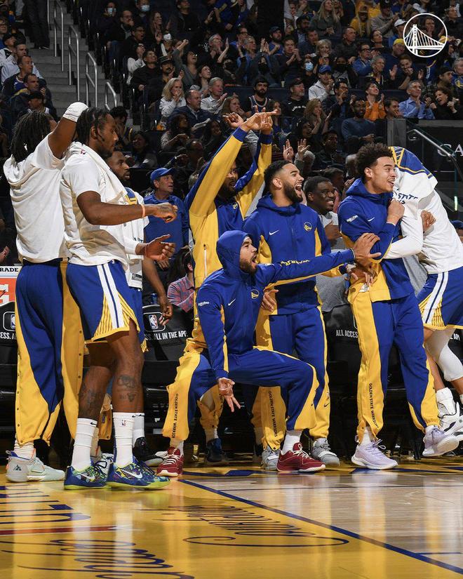 南韩男篮逆转湖人，库里一己之力扛起全队