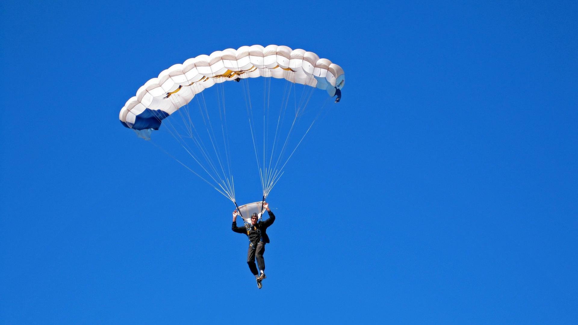 克莱·汤普森完美发挥助尼克斯击败上海队，季前赛惊艳全场！