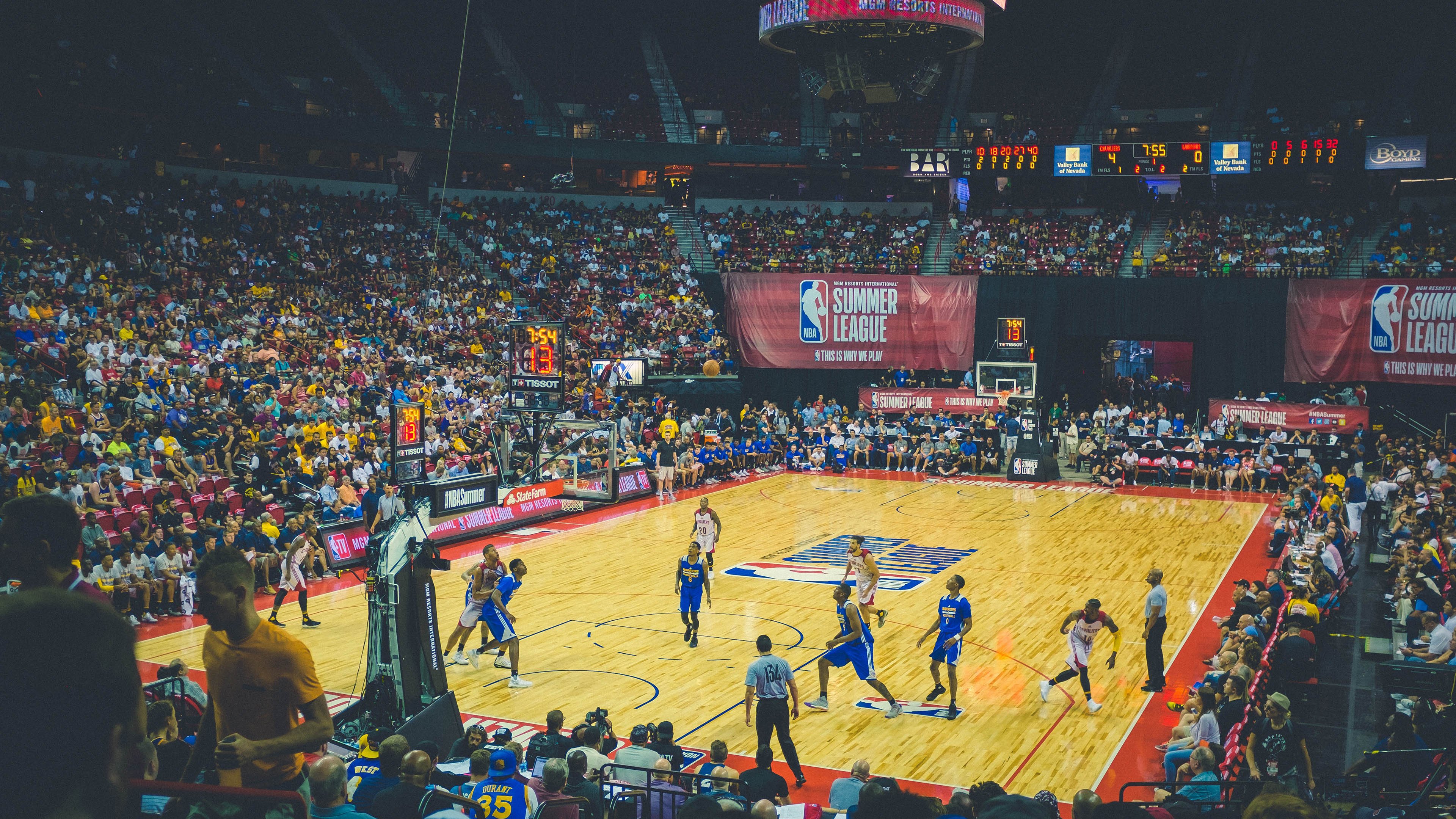 字母哥末节统治攻防！骑士鏖战黄蜂，一记关键封盖锁定胜局